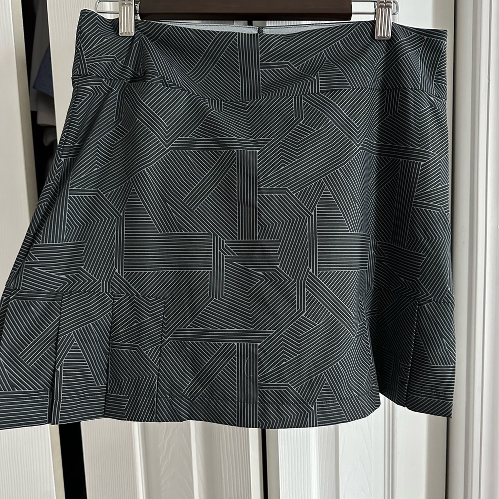 Never worn Golftini Performance Pleat Skort, size 6